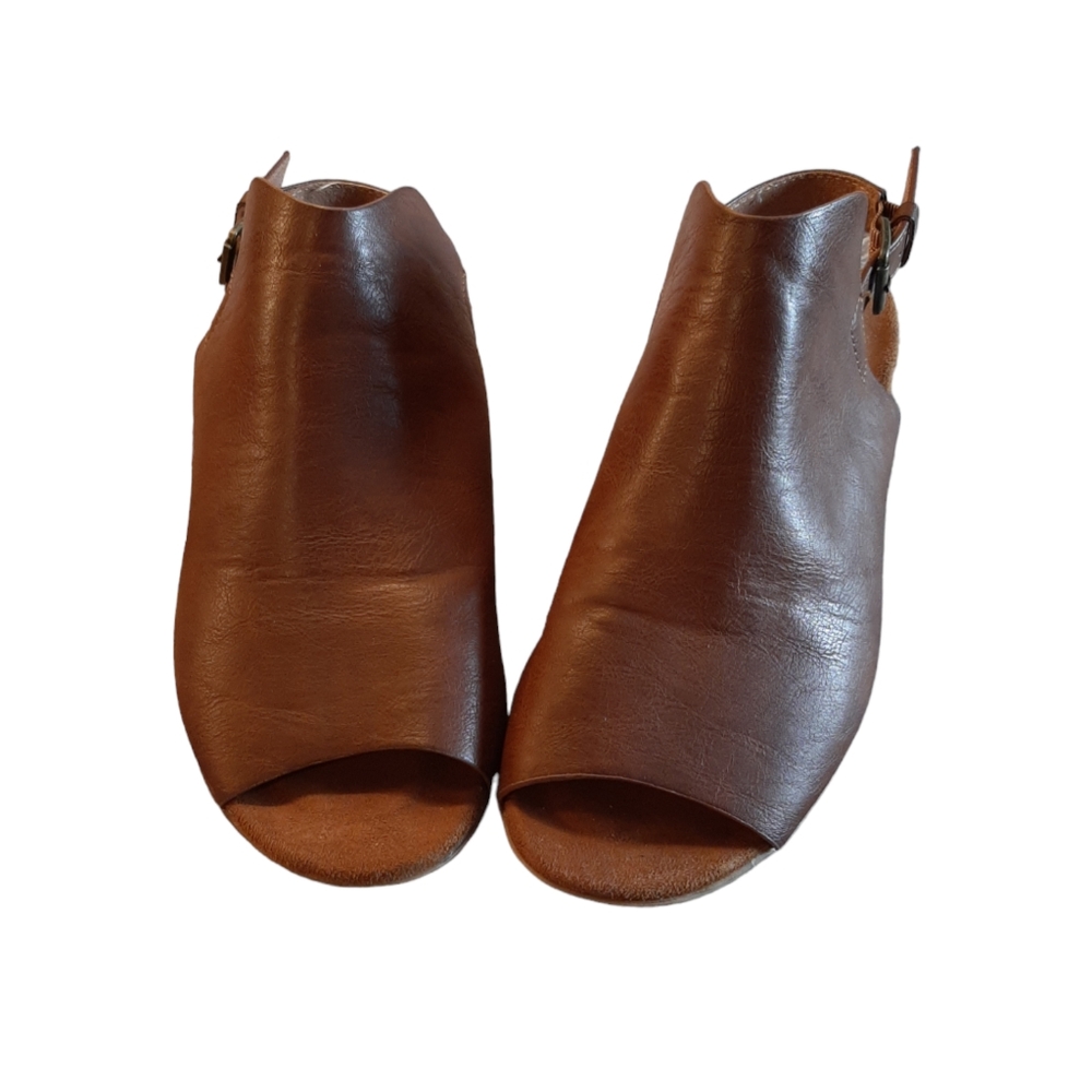 Pierre Dumas Brown Open Toed Sandals Size 7